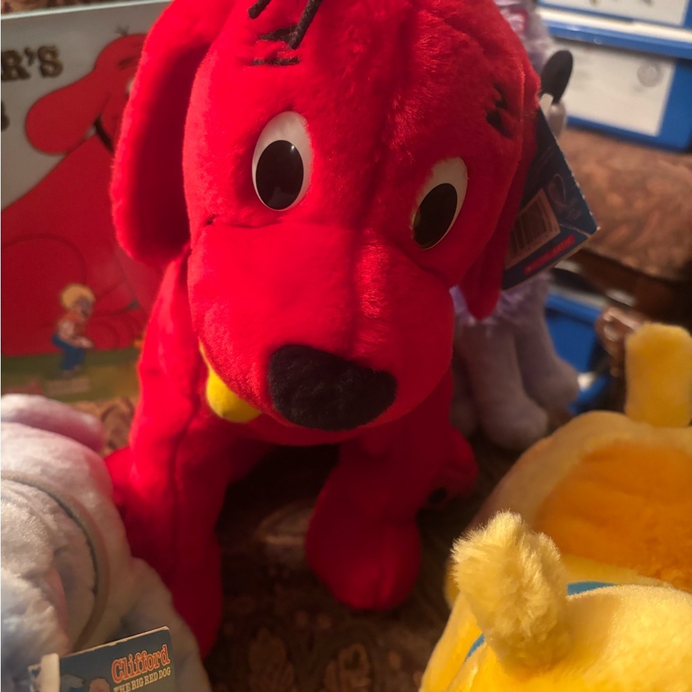 Clifford the Big Red Dog and his three friends plus hardcovered book Kohl’sCares - Picture 4 of 6